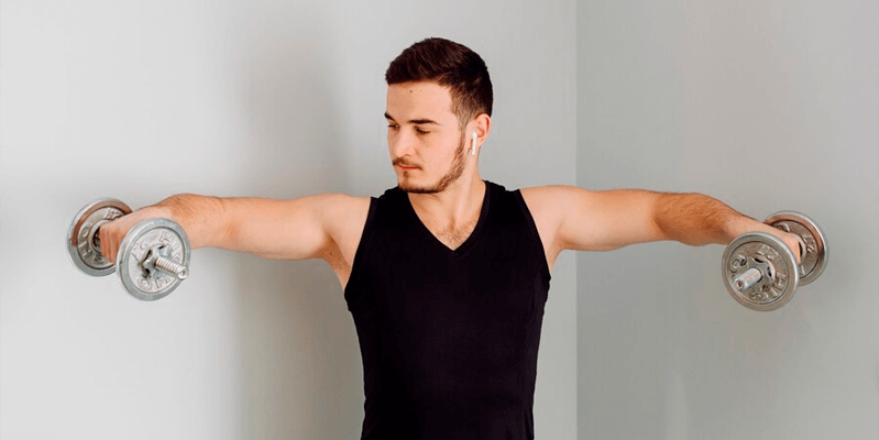 Prevenção de lesões no treino: como cuidar dos ombros na academia