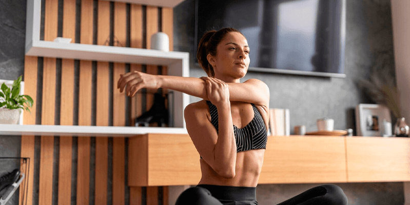 Alongamentos simples para aliviar a tensão nos ombros